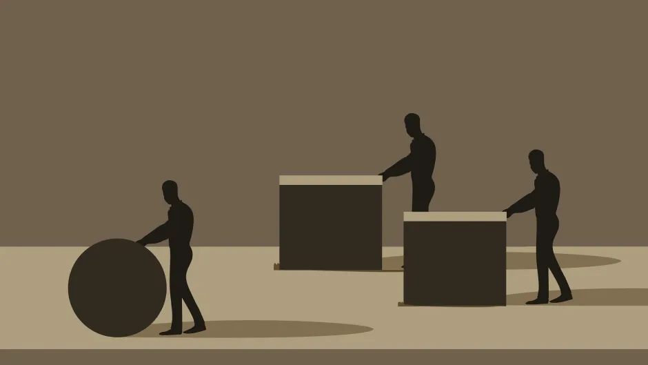 Eine in Brauntönen gehaltene Grafik mit Blick auf drei Männer, die auf Platz 2 und 3 große, eckige Quader vor sich herschieben; auf Platz 1 rollt der dritte Mann eine kreisförmign Zylinderform vor sich her. 